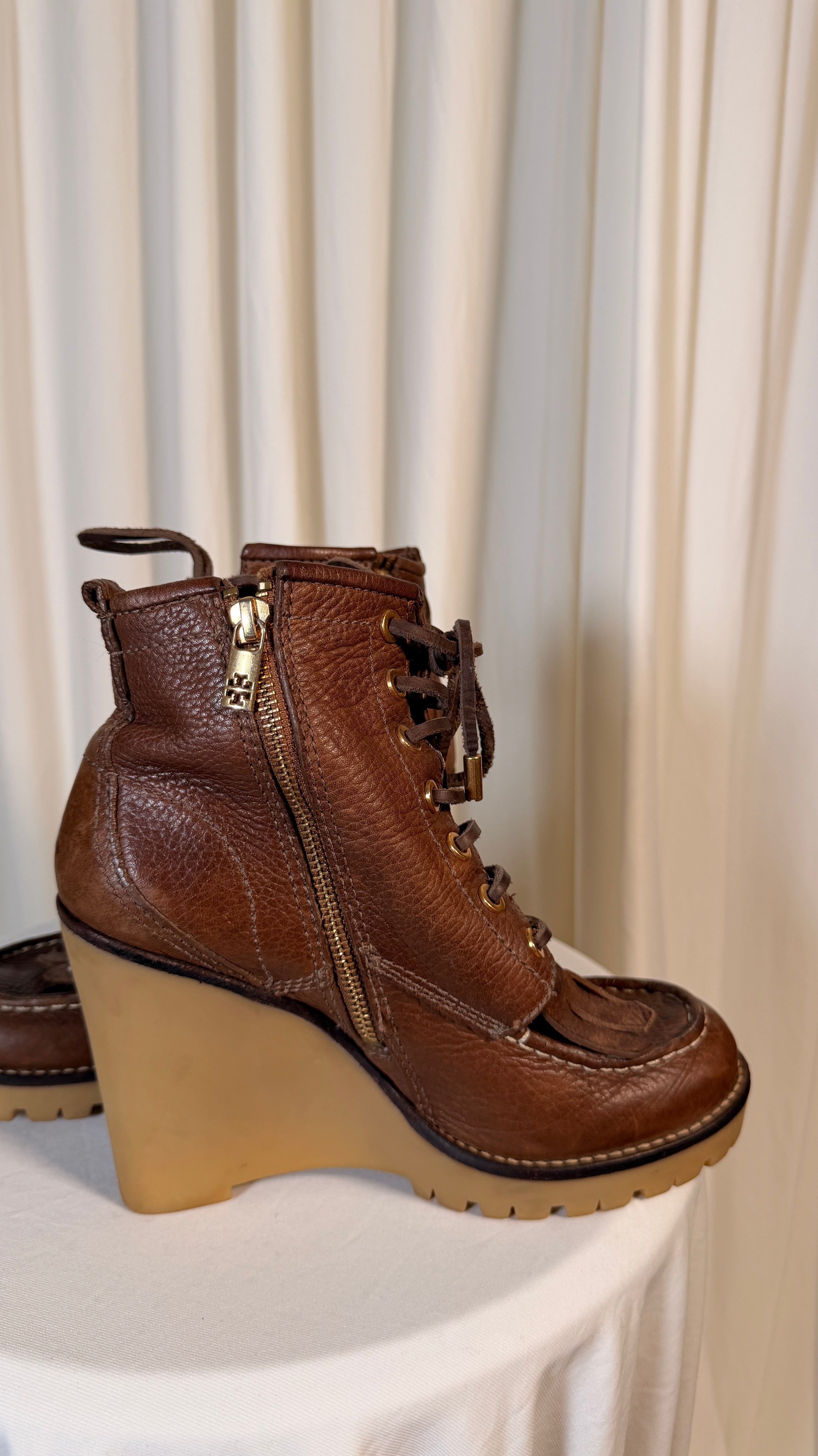 Bottes montantes Tory Burch en cuir marron, style Oxford [39]
