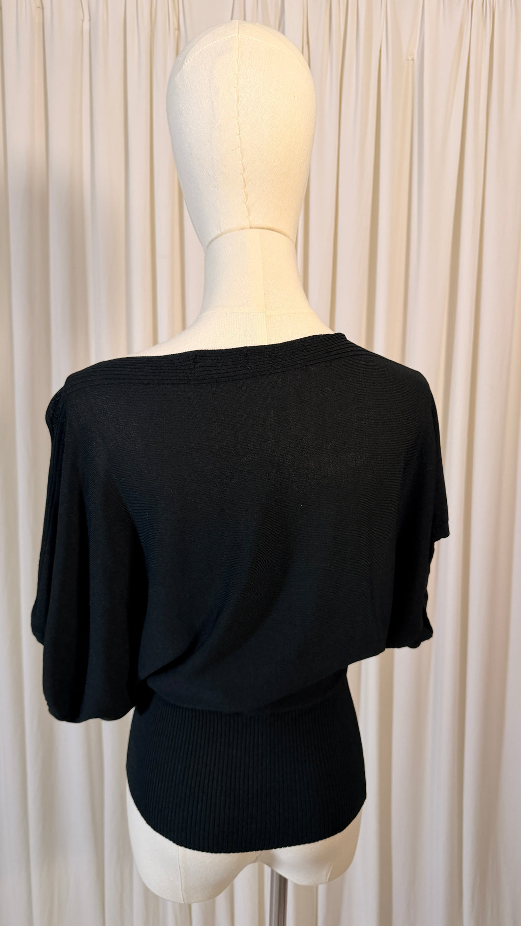 Haut noir épaules dénudées [L]