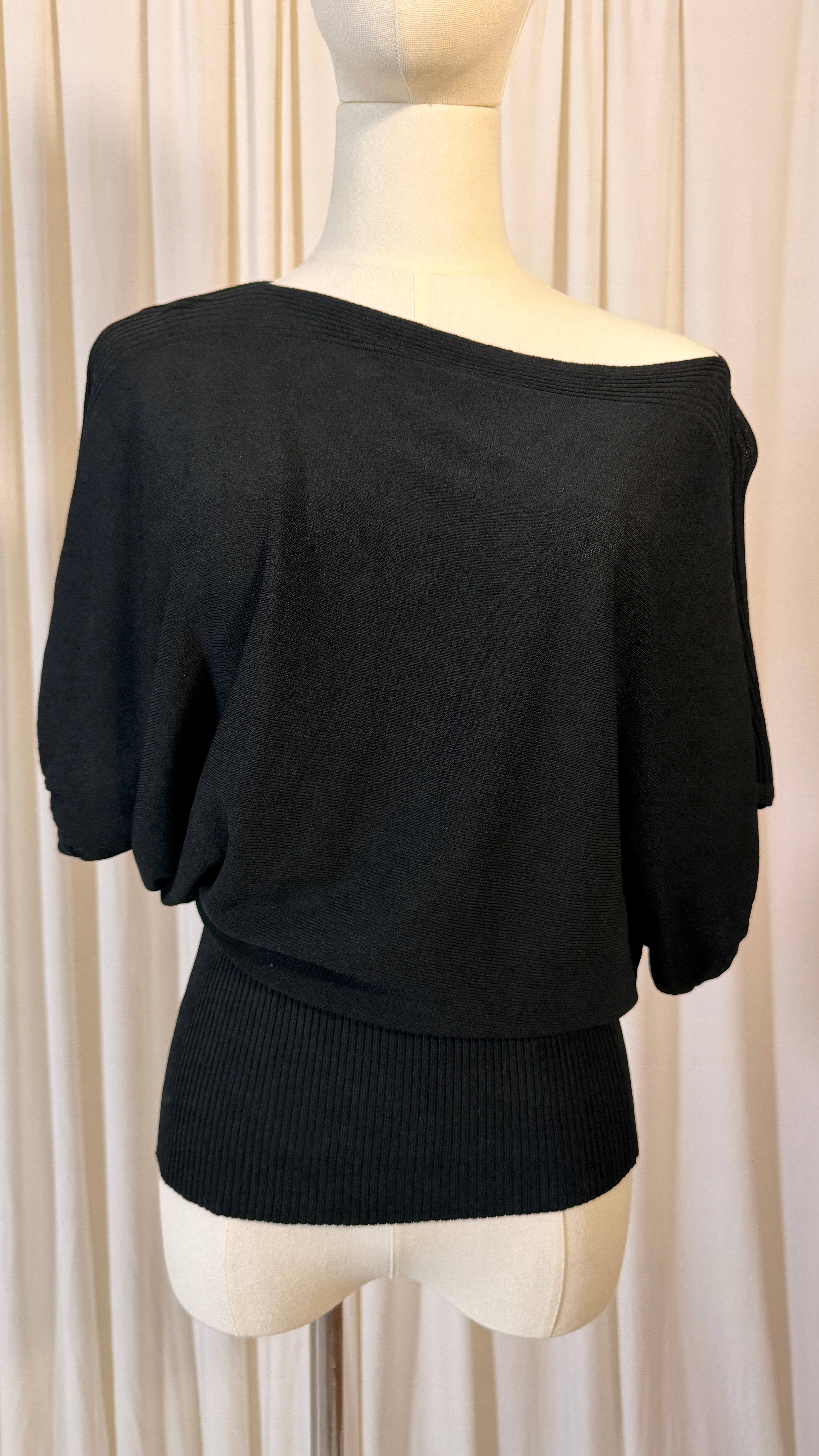 Haut noir épaules dénudées [L]