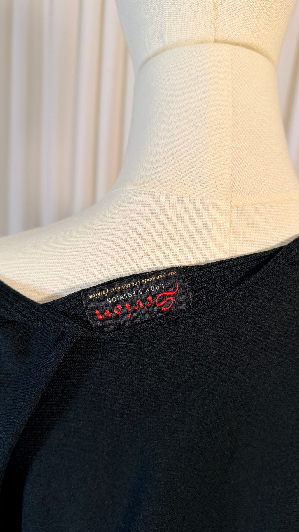 Haut noir épaules dénudées [L]