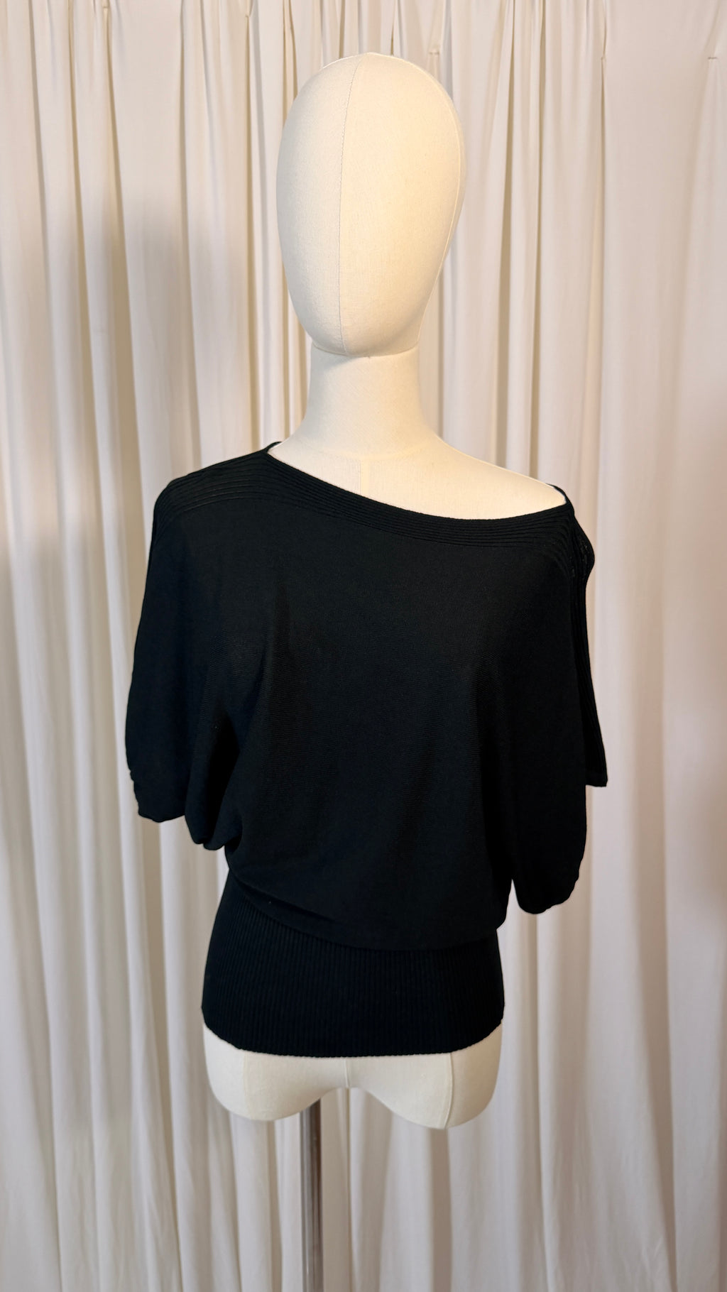 Haut noir épaules dénudées [L]