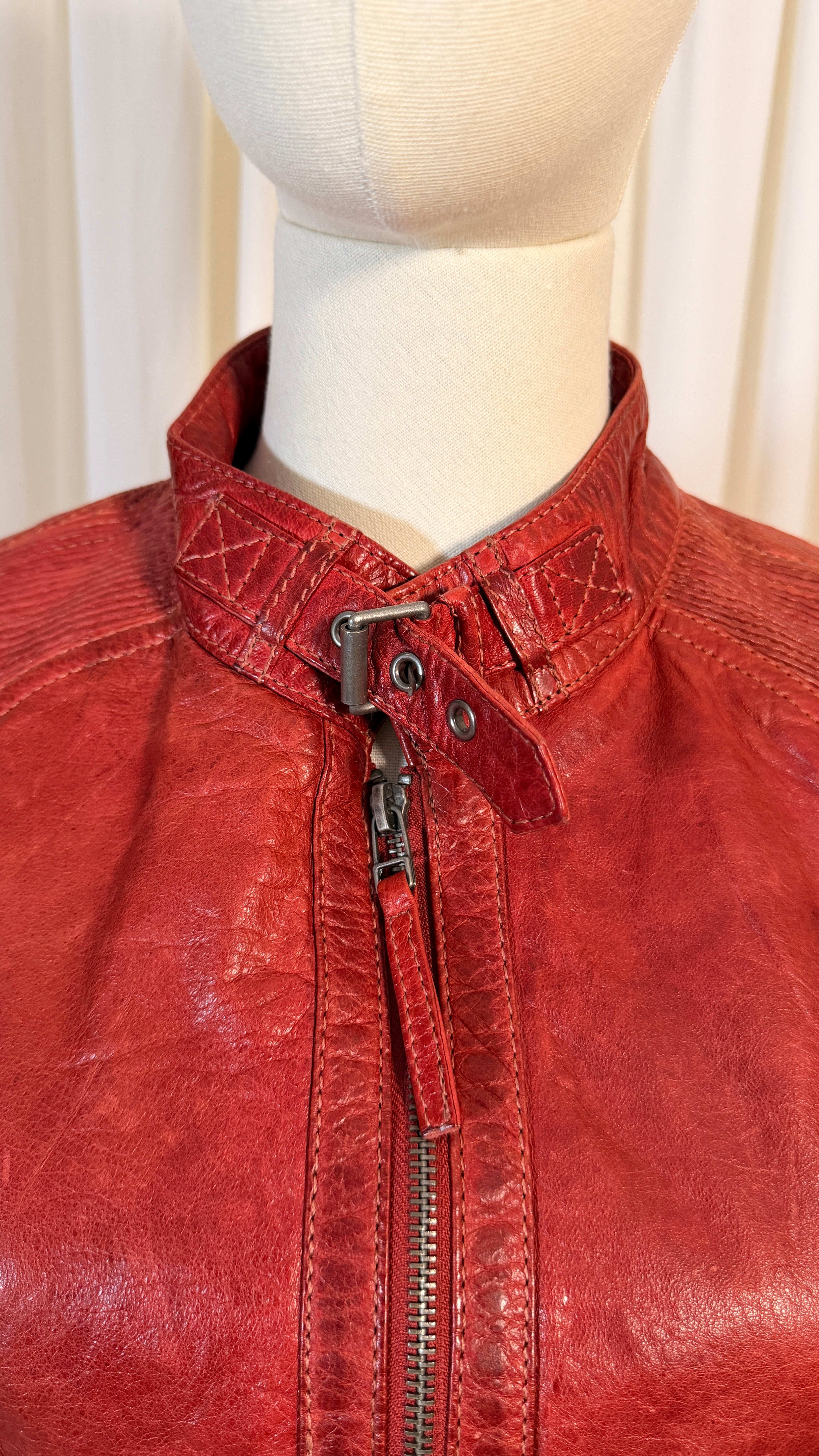 Blouson de moto en cuir rouge [XL]