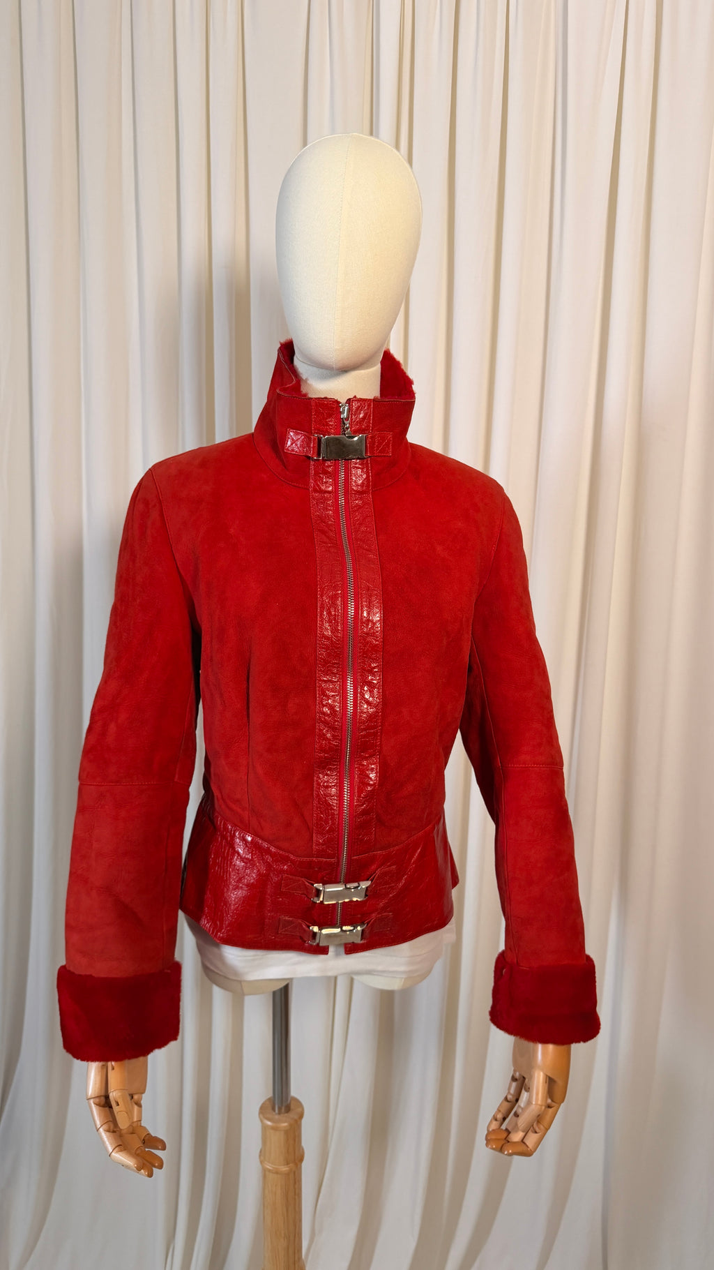 Blouson en peau lainée rouge [S]