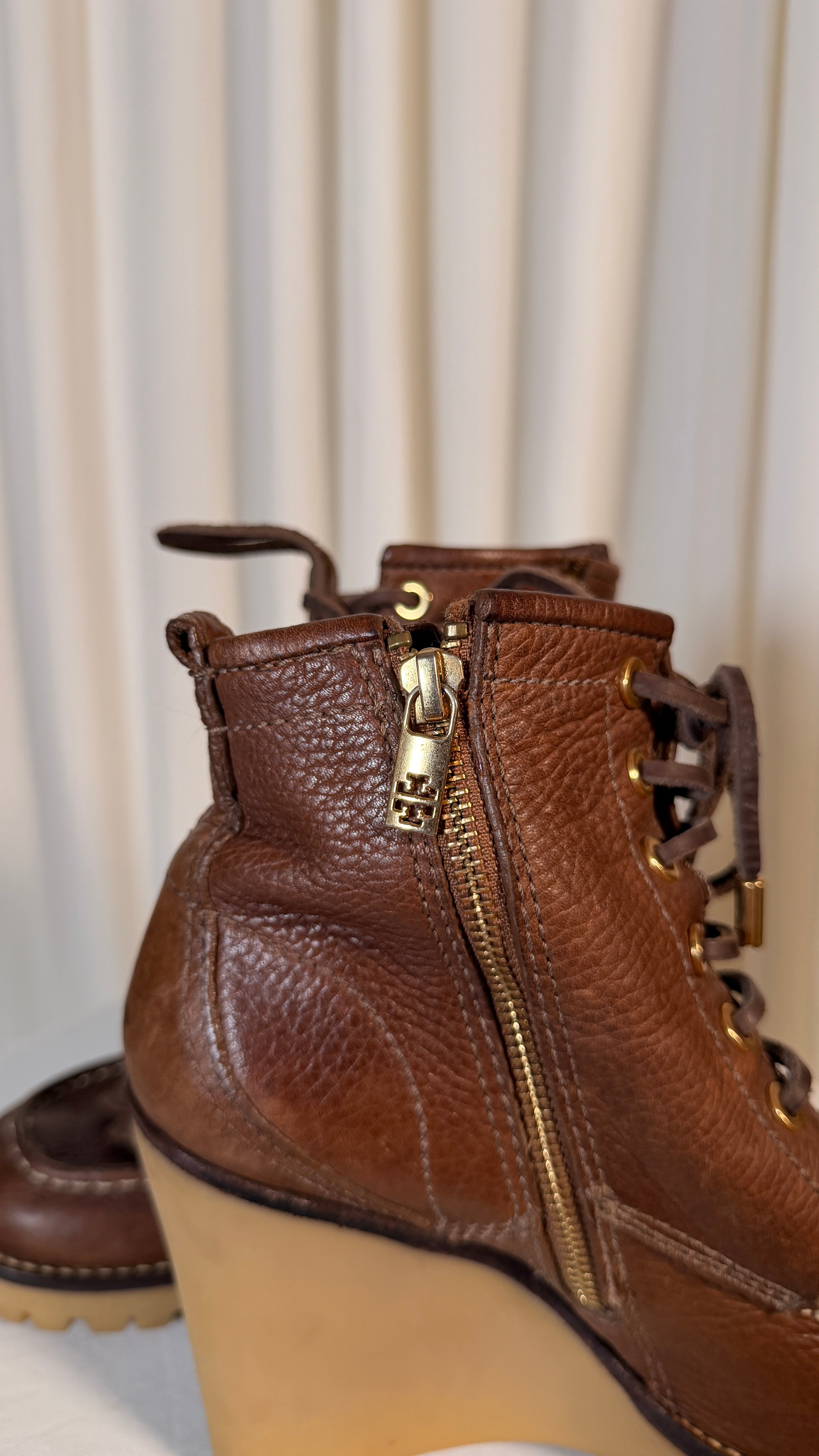 Bottes montantes Tory Burch en cuir marron, style Oxford [39]