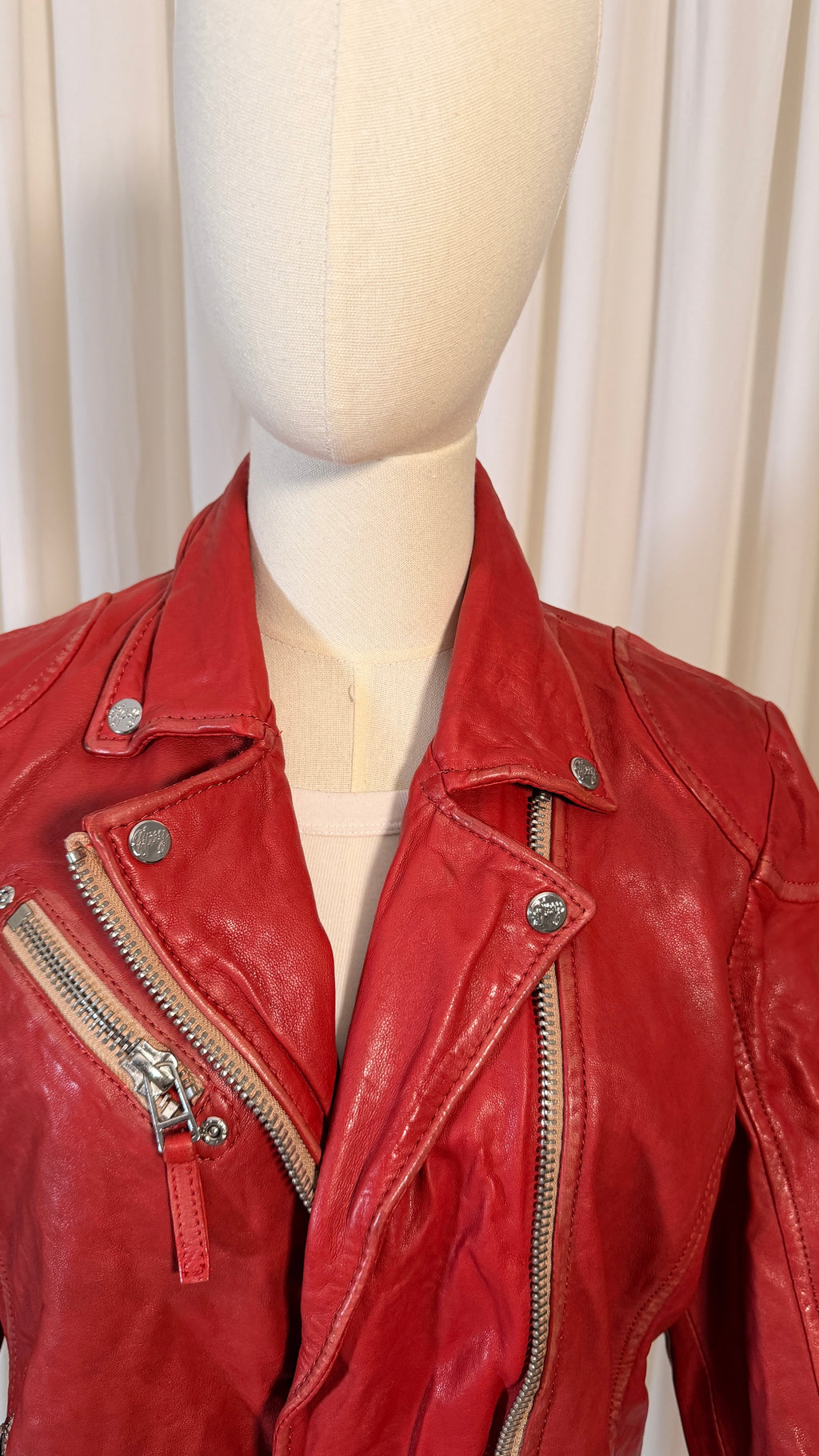 Blouson de motard en cuir rouge [L]