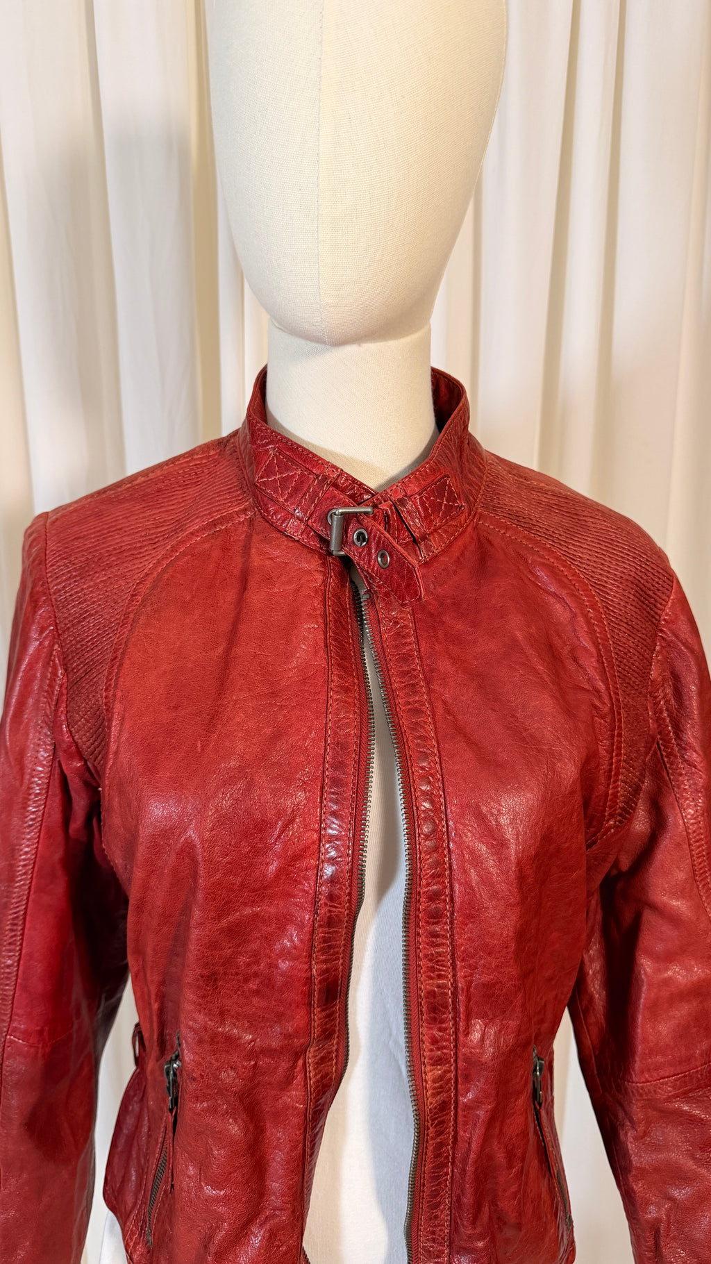 Blouson de moto en cuir rouge [XL]