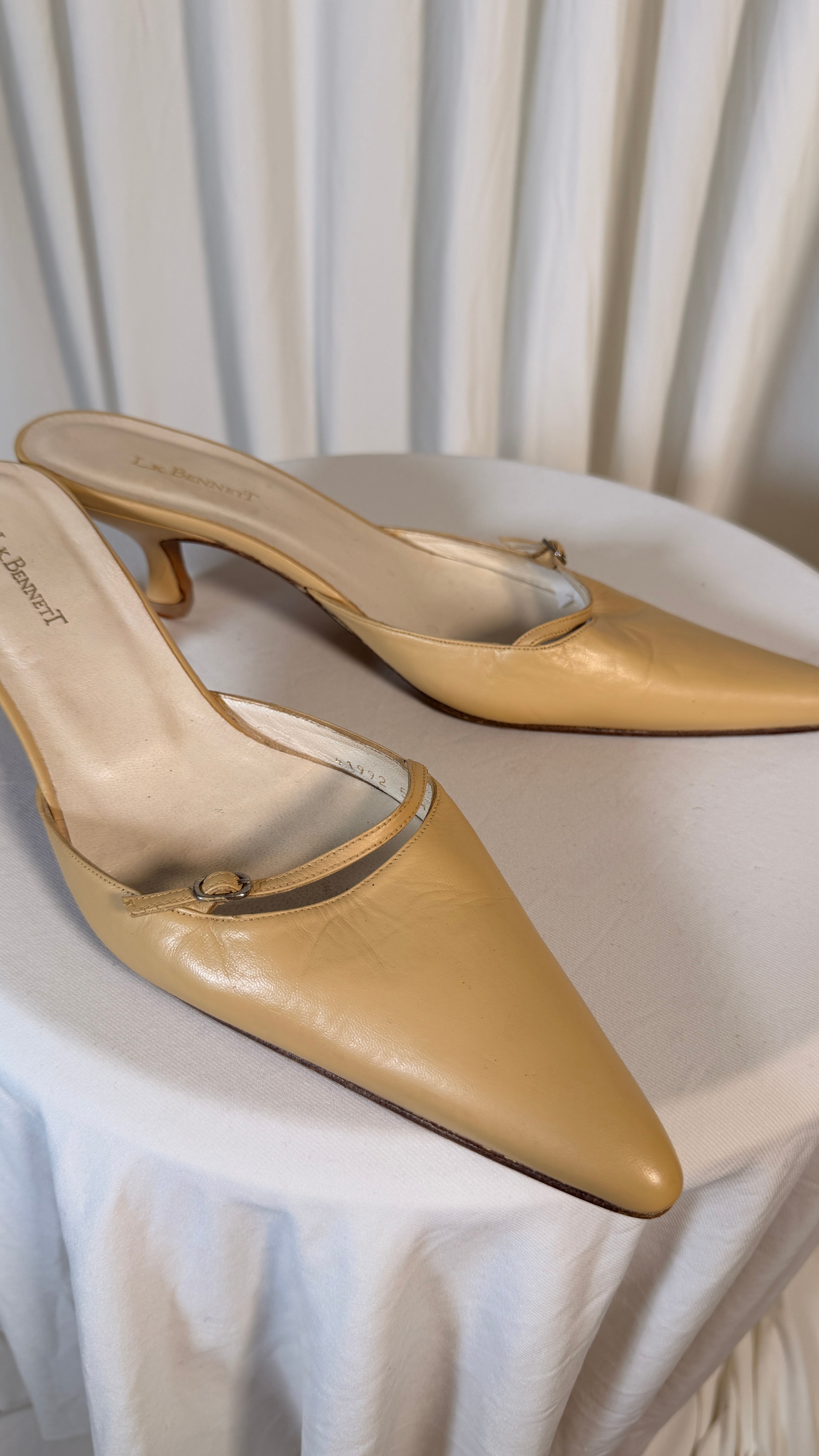 Escarpins vintage L.K.Bennett en cuir crème [41]