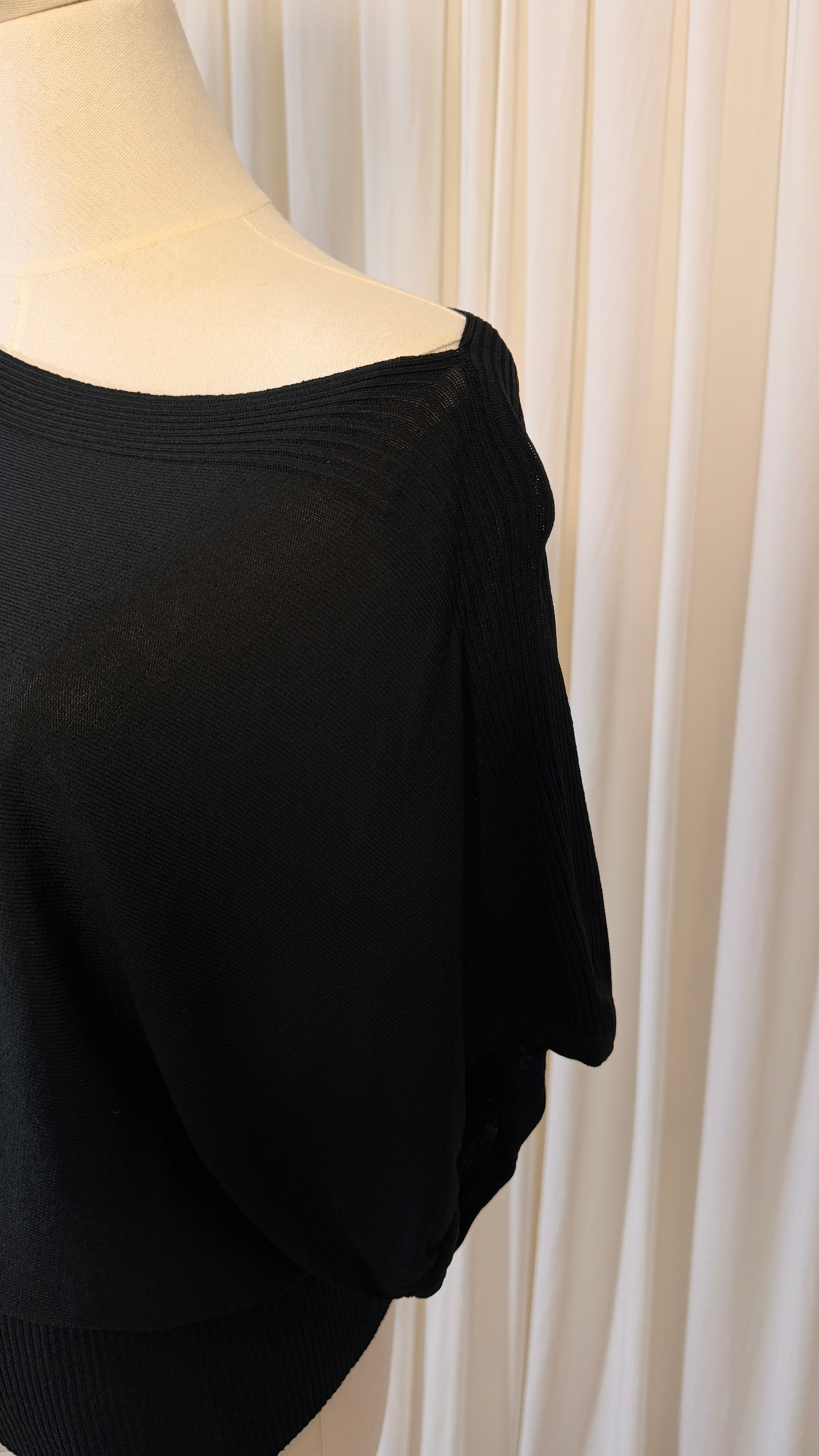 Haut noir épaules dénudées [L]