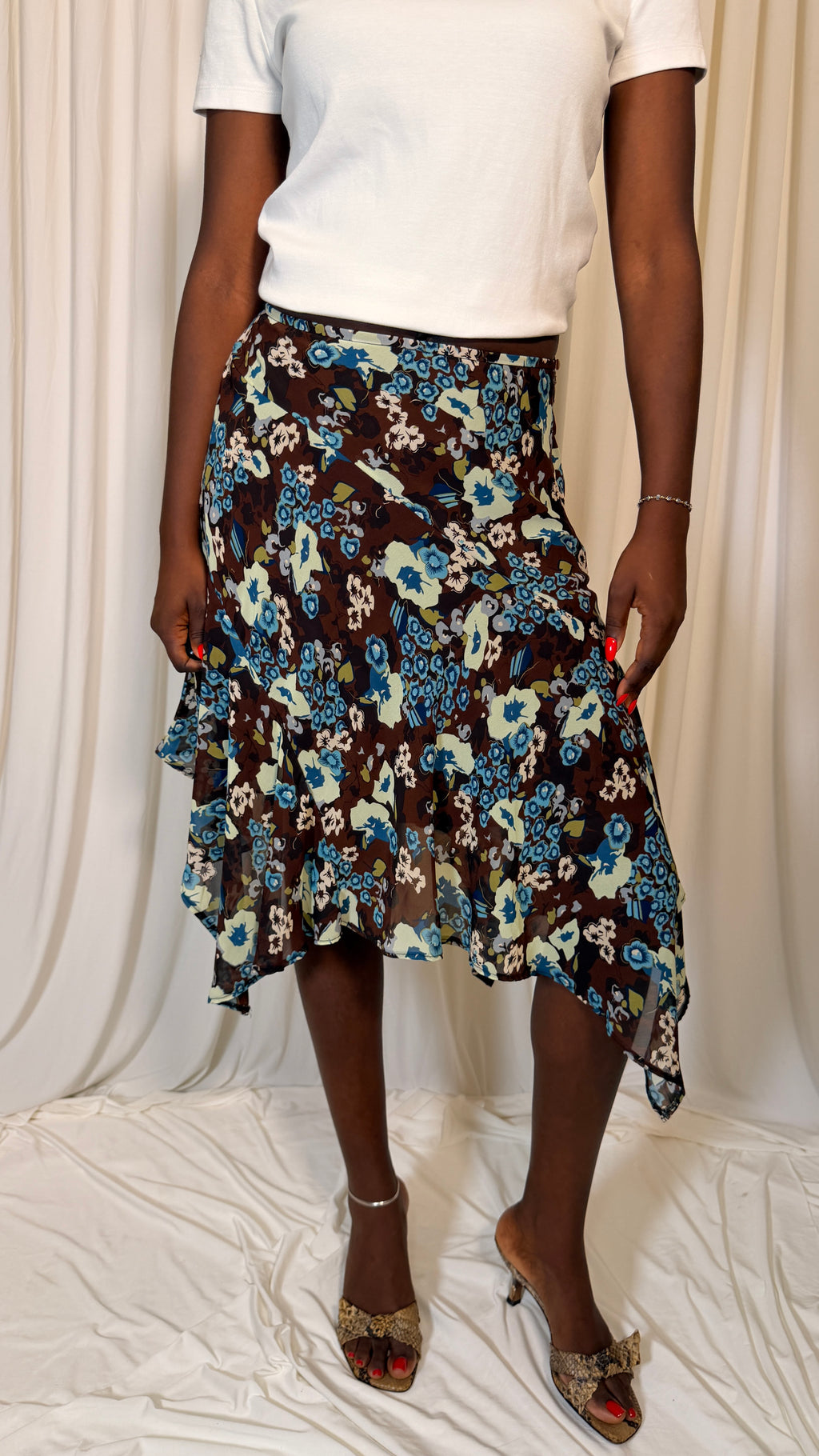 Asymmetric Vintage Skirt [38]