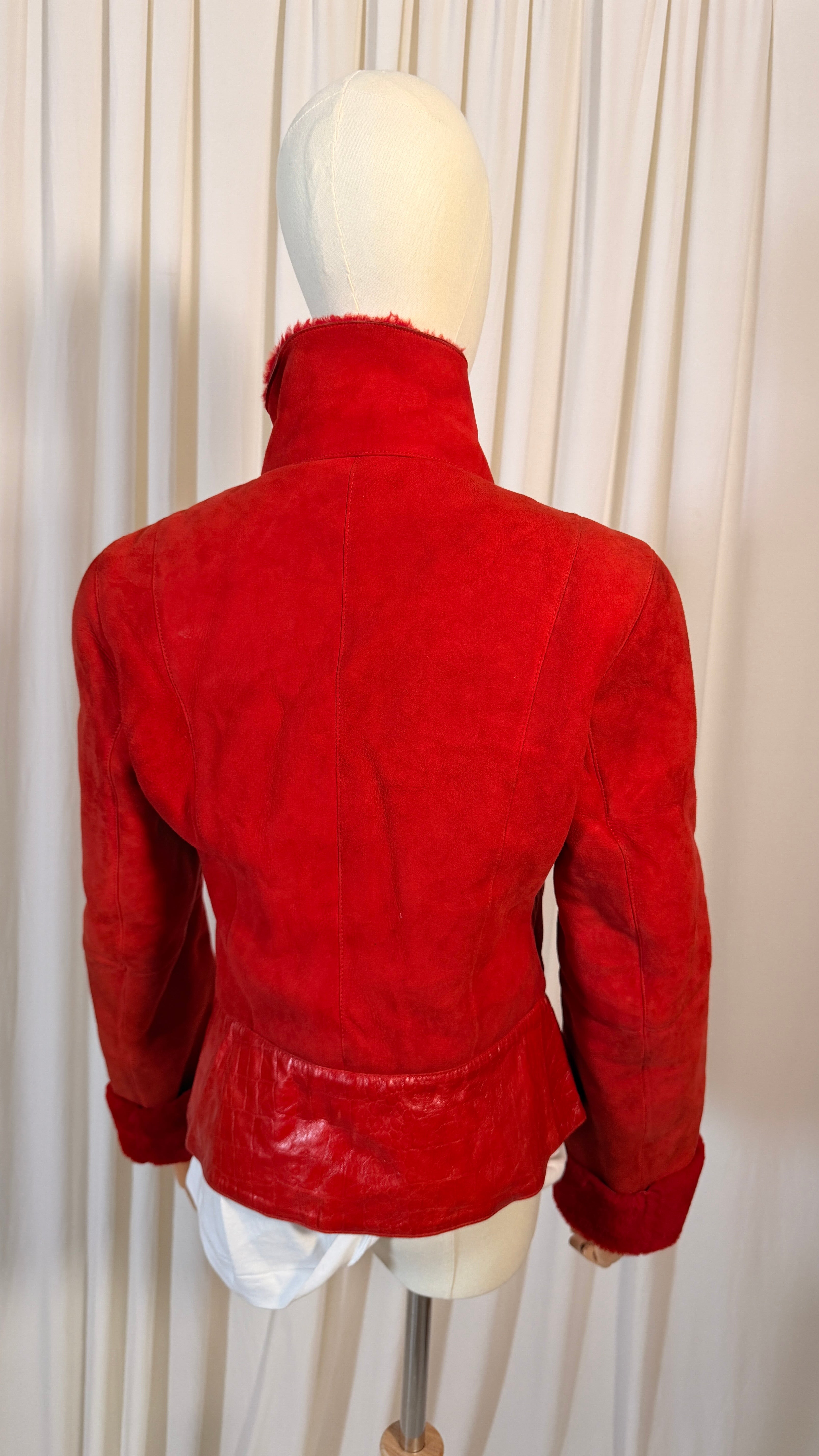 Blouson en peau lainée rouge [S]