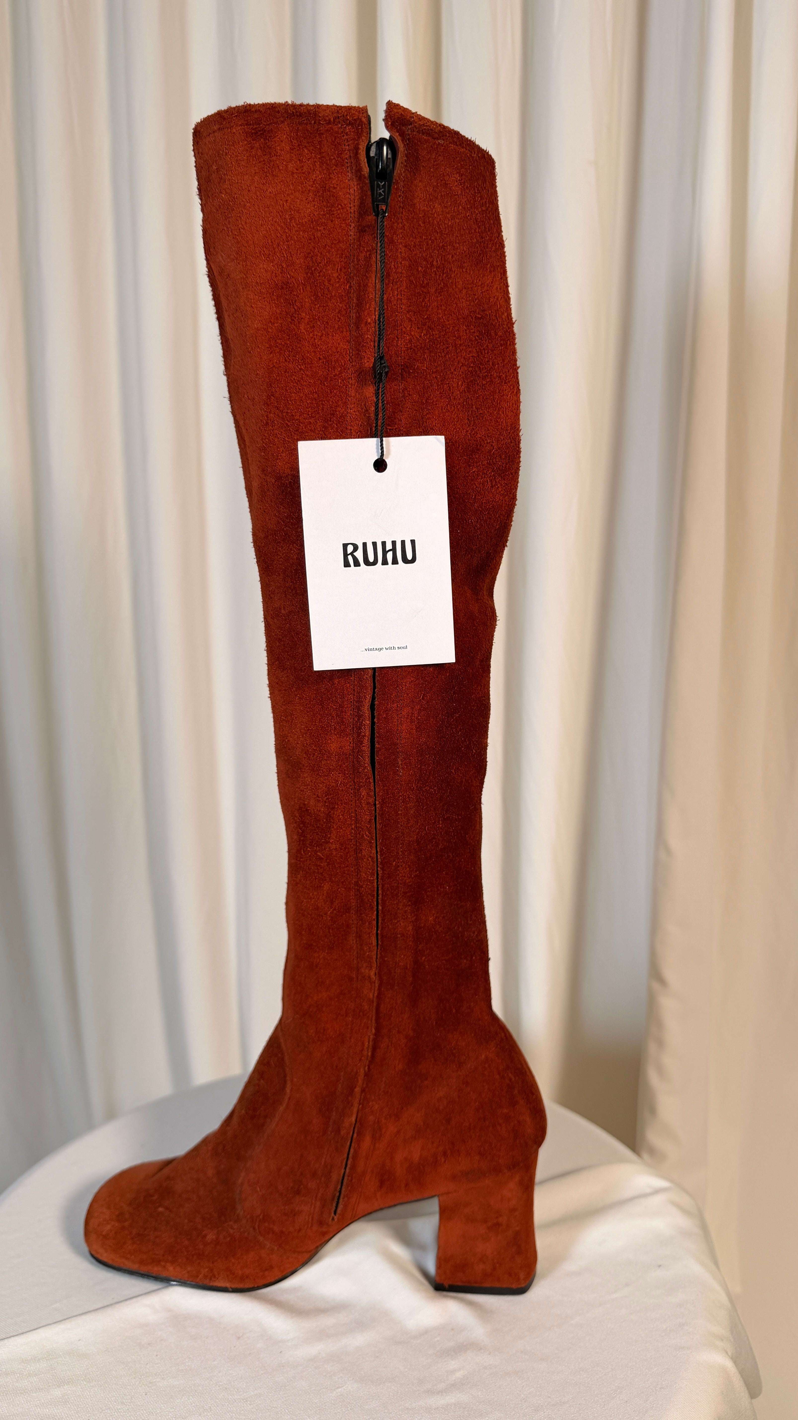 70s Suede Boots [37]