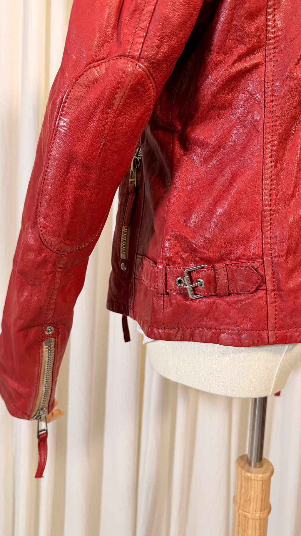 Blouson de motard en cuir rouge [L]