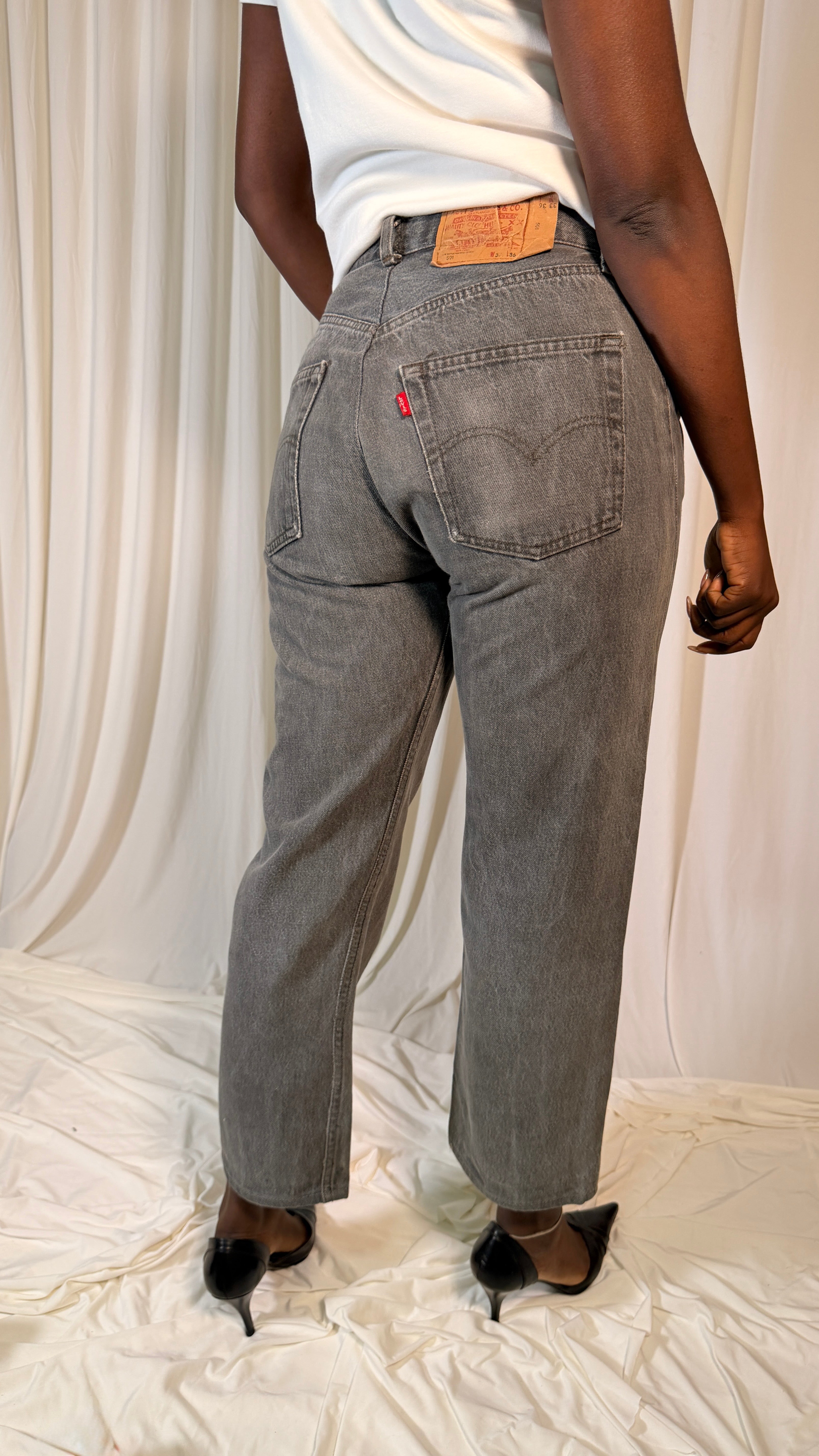 Jean vintage Levi’s 501 gris [38]