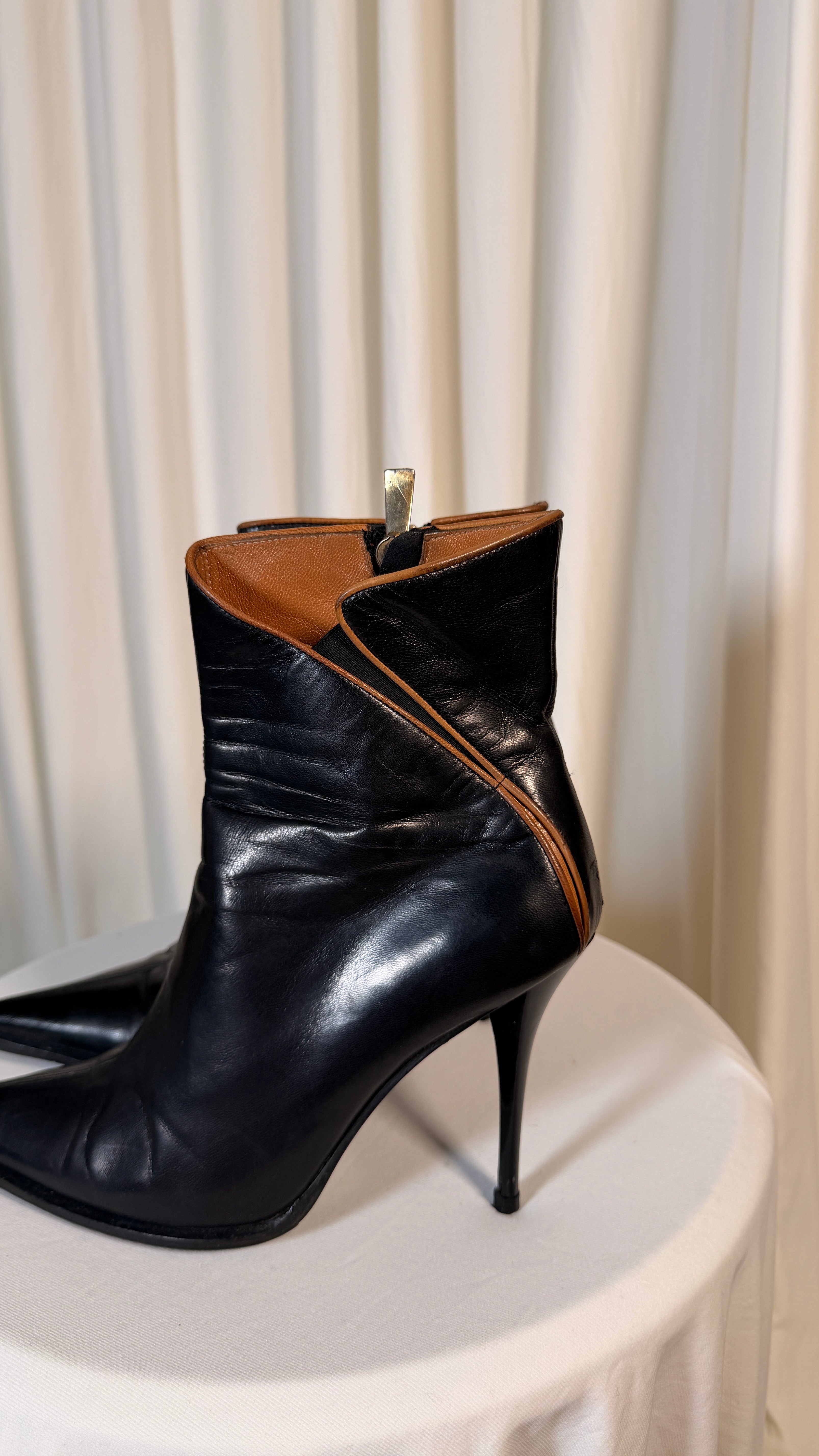 Vintage Pointy Ankle Boots [37]