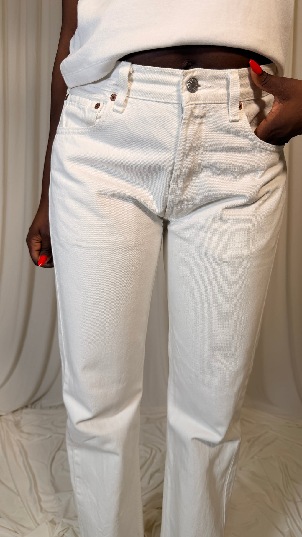 White Levi’s 501 Jeans [40]