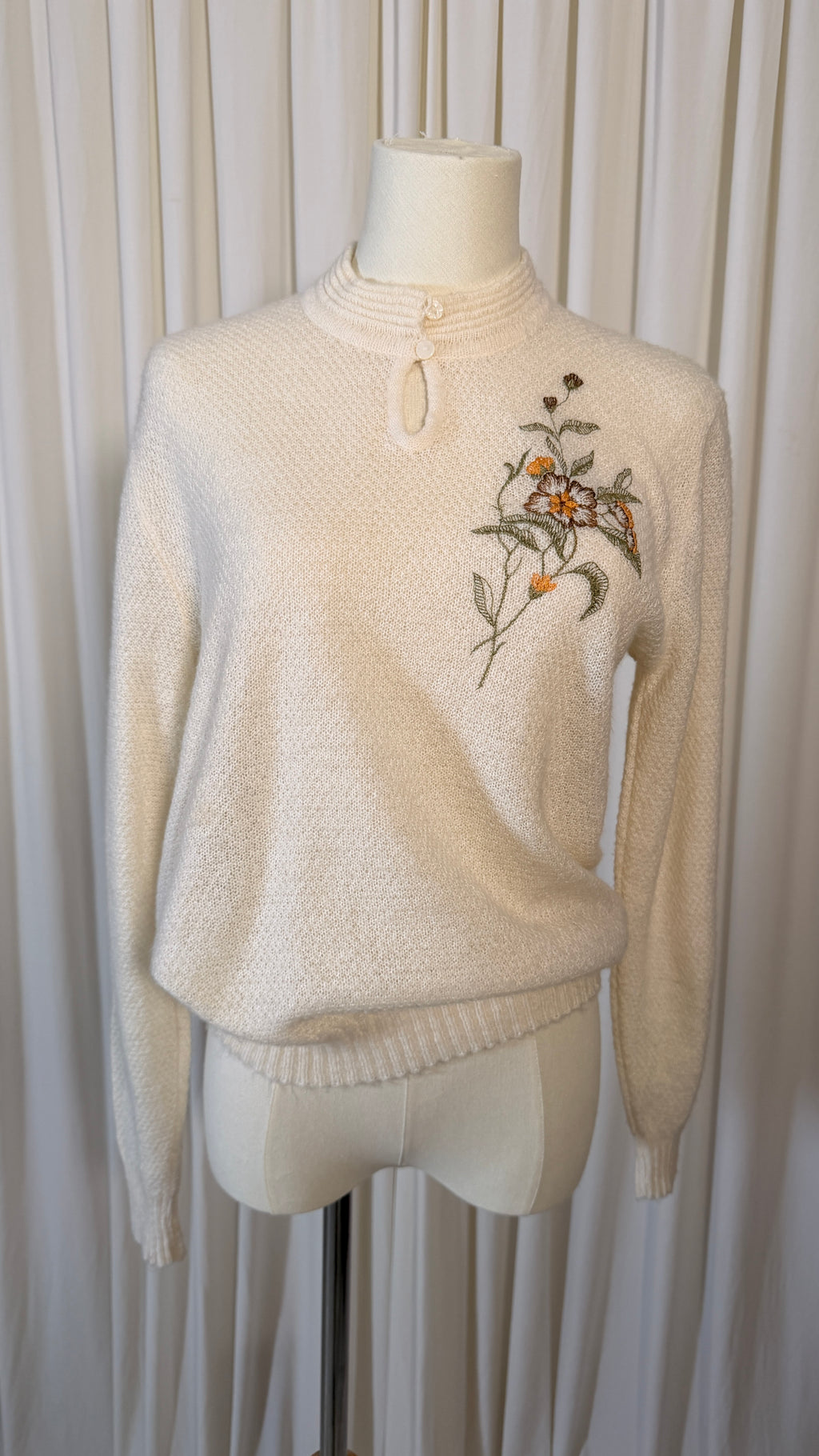 Vintage Cream Bouquet Sweater [M]