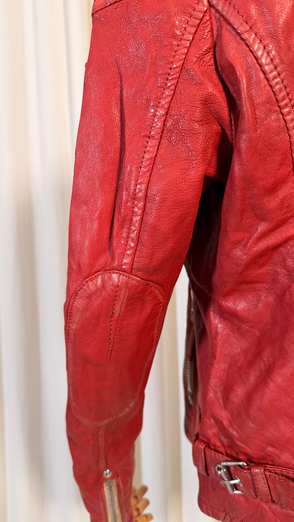Blouson de motard en cuir rouge [L]