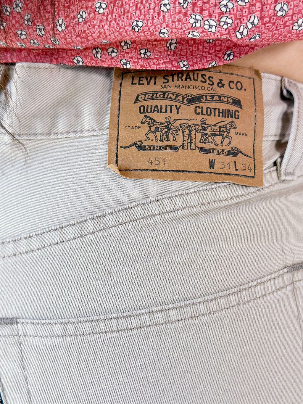 Cream Levi’s Jeans [36]