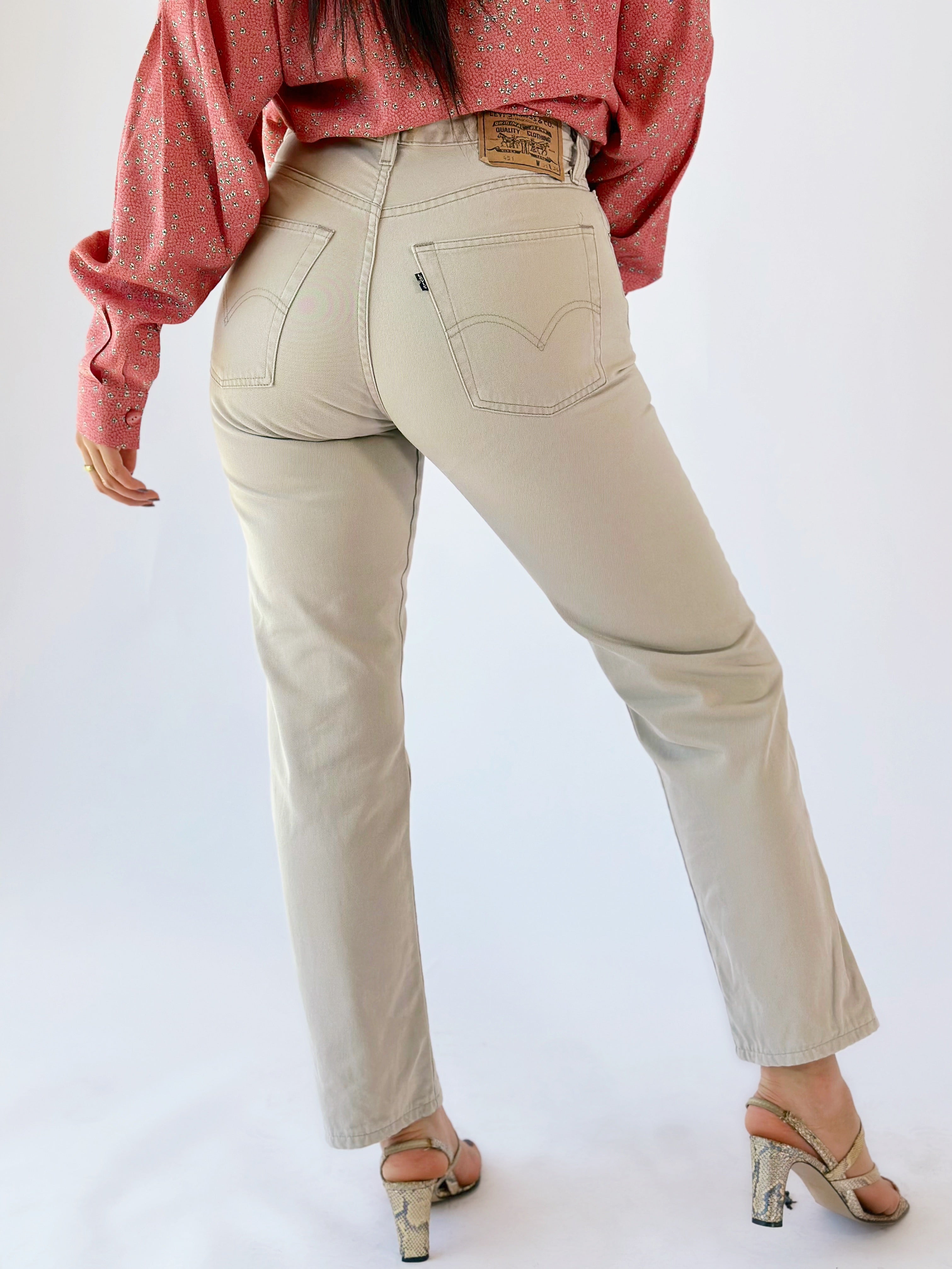 Cream Levi’s Jeans [36]