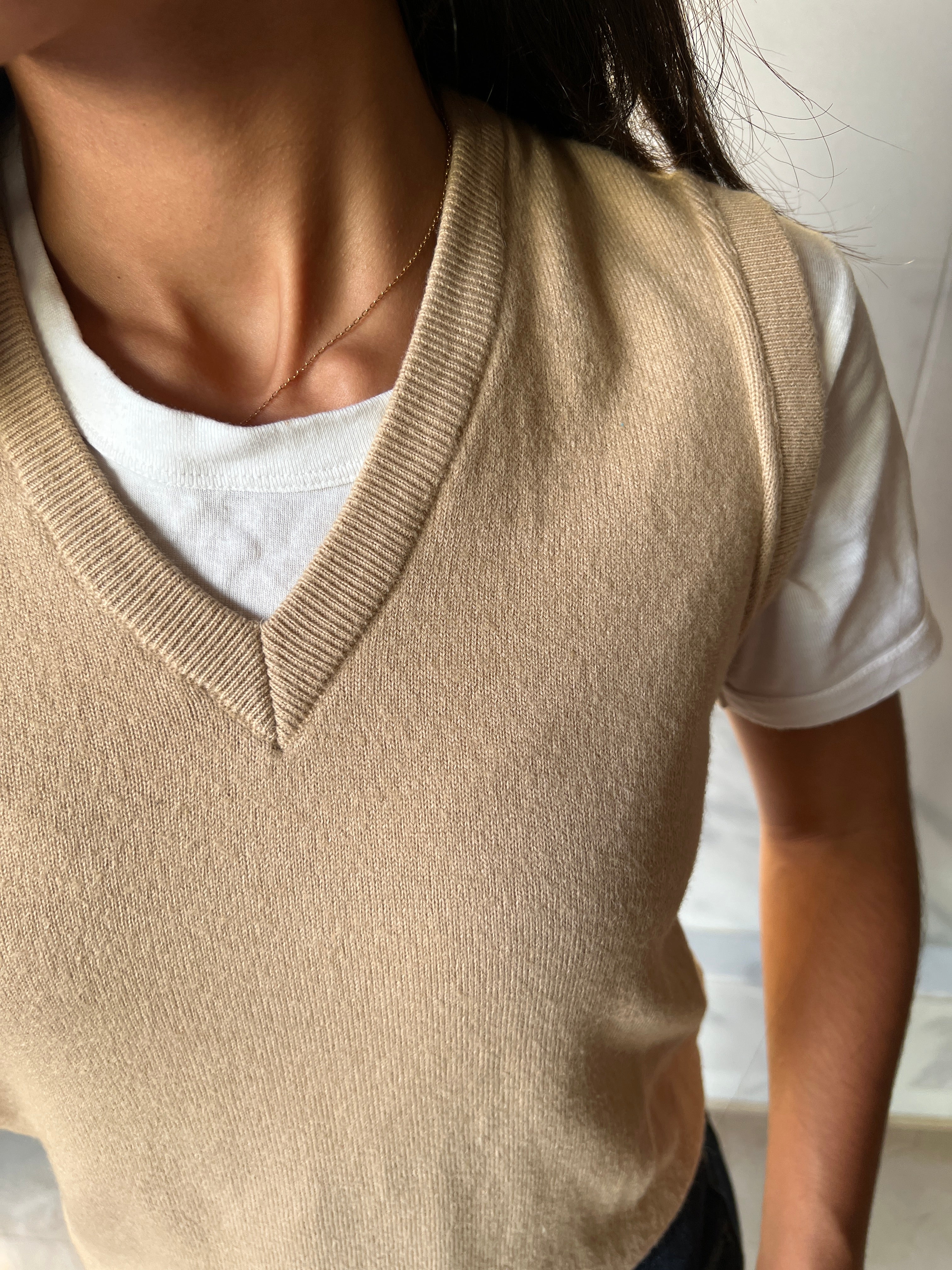 Cream sweater vest [S]